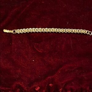 Elegant Gold Chain Bracelet
